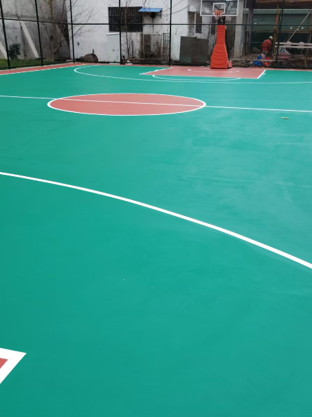 庆阳 球场长期使用易出现地面开裂